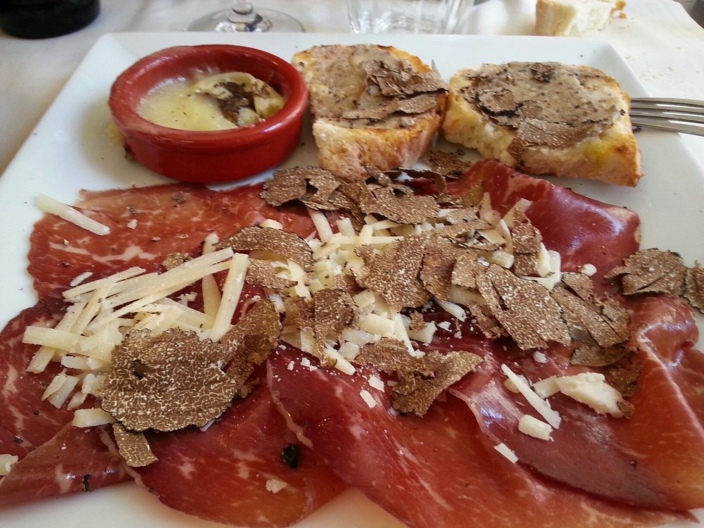 A plate of delicious local Italian food
